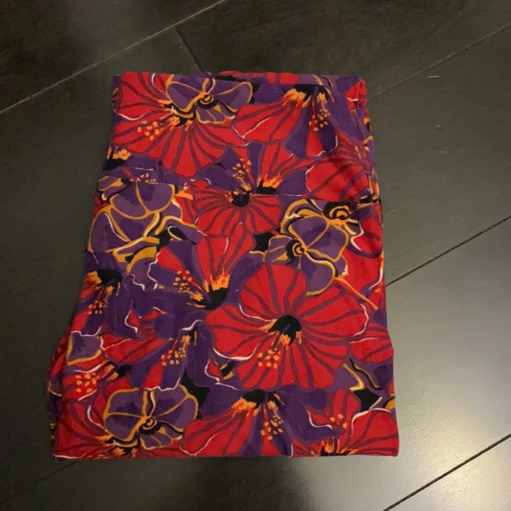 Lularoe OS Leggings NWOT